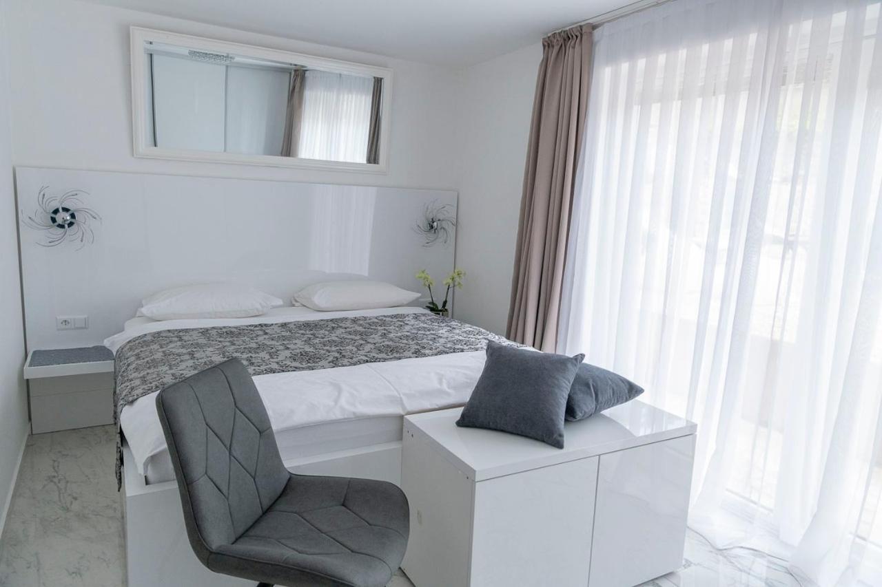 Apartments Petra Krk Крк Екстер'єр фото