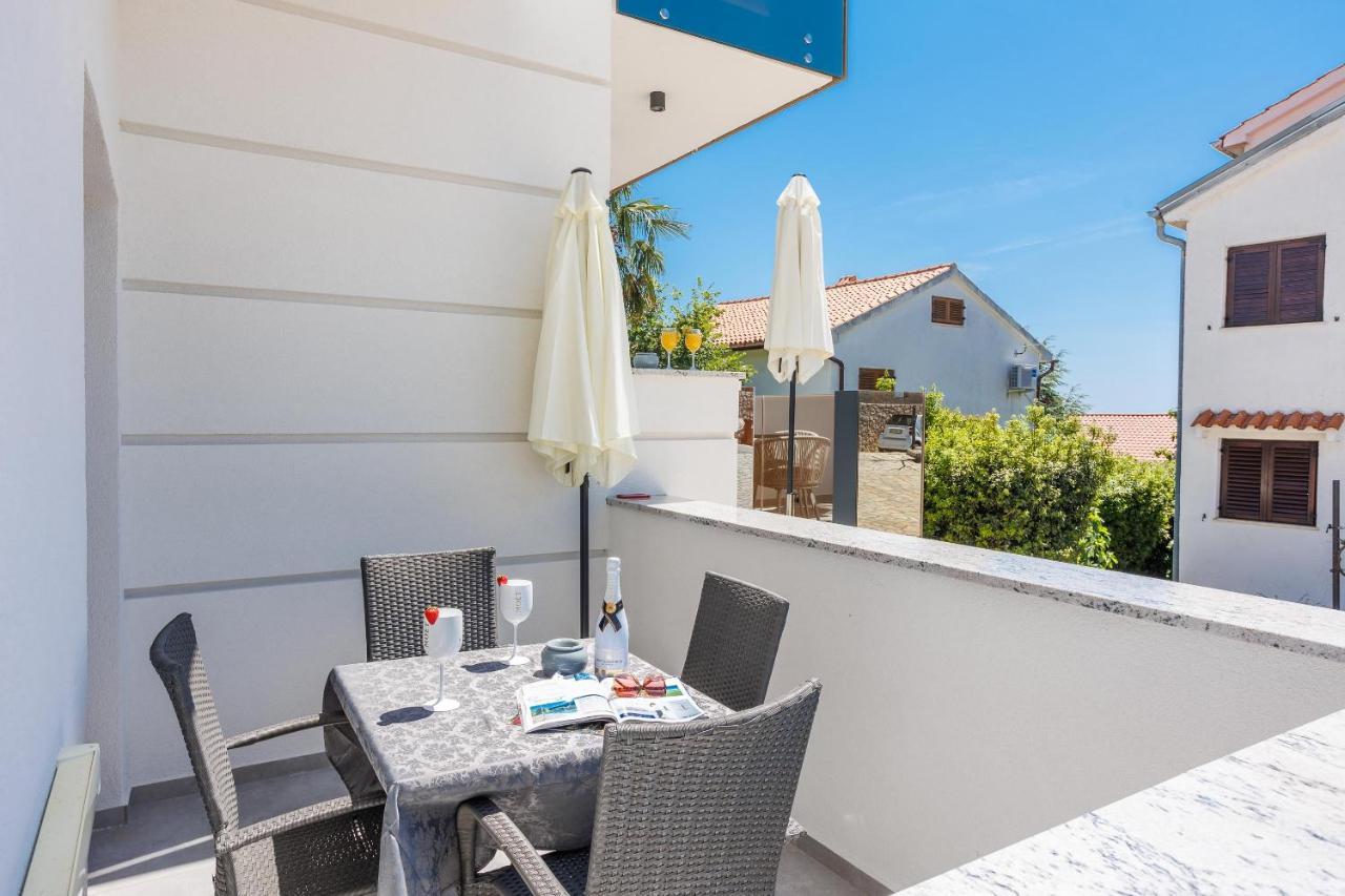 Apartments Petra Krk Крк Екстер'єр фото