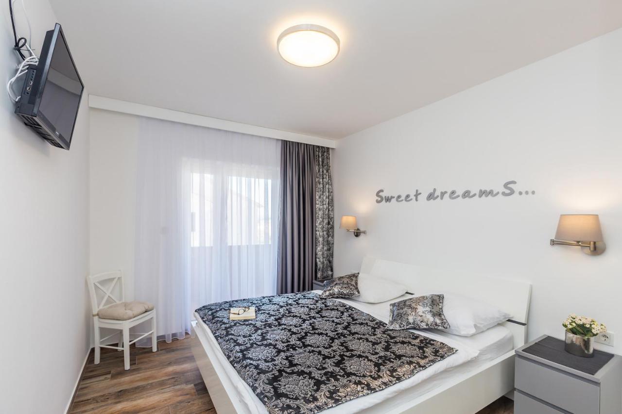 Apartments Petra Krk Крк Екстер'єр фото