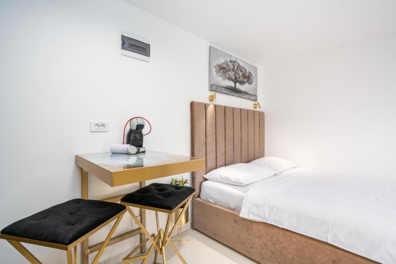 Apartments Petra Krk Крк Екстер'єр фото