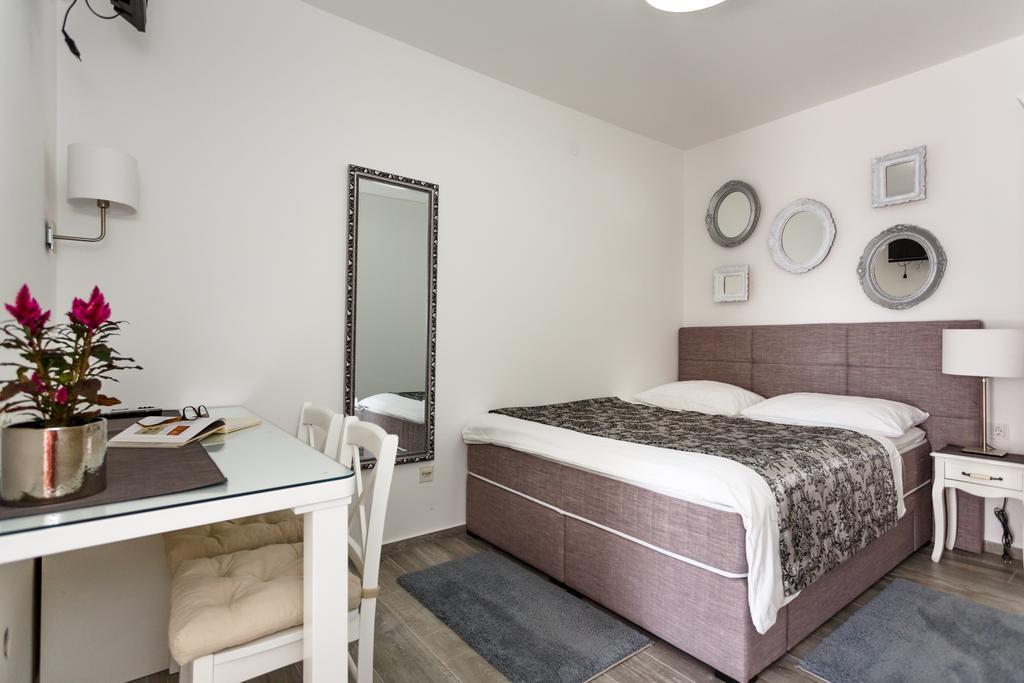Apartments Petra Krk Крк Екстер'єр фото