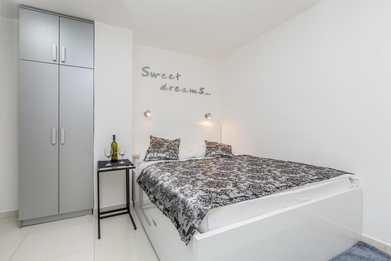 Apartments Petra Krk Крк Екстер'єр фото